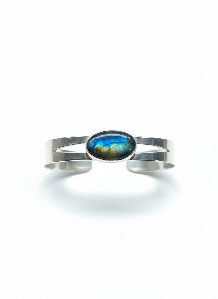 Centered bracelet option 1
