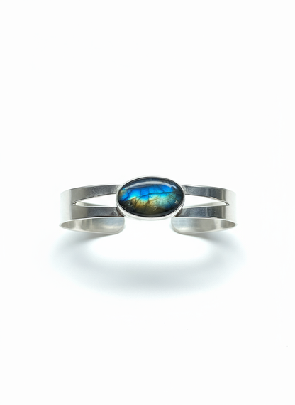 Centered bracelet option 1