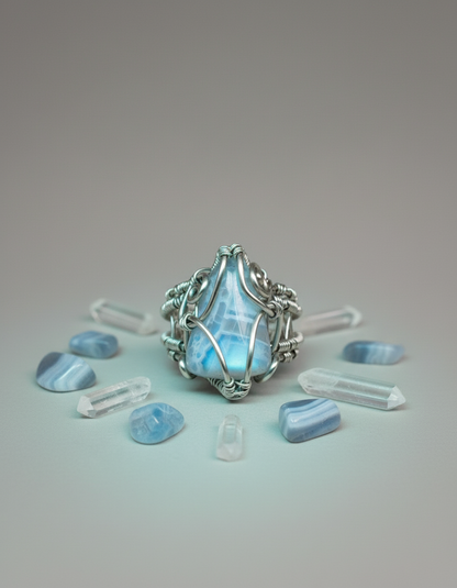 Elegant arrangement with crystal chips and points