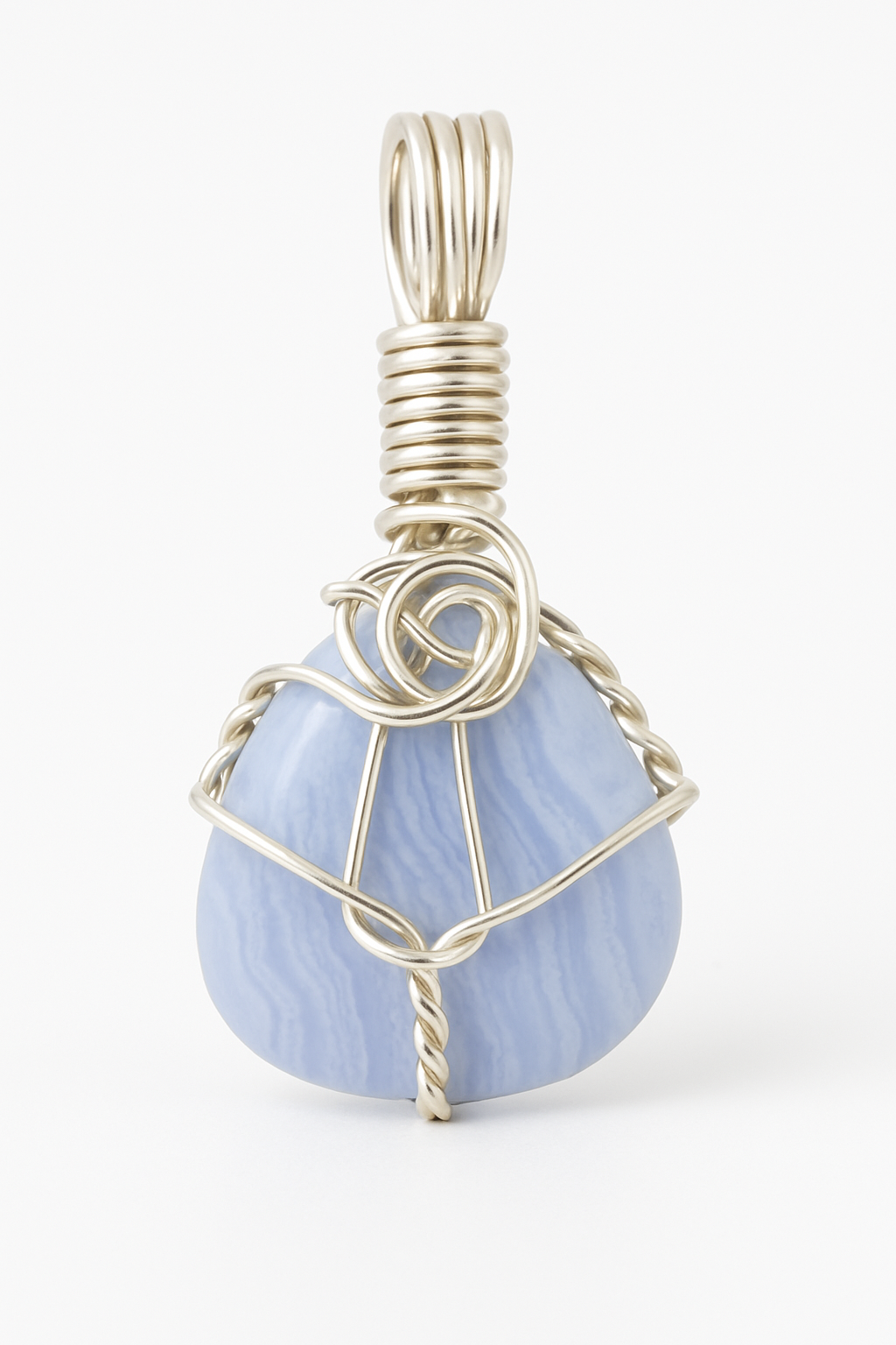 Wire-wrapped pendant with white studio lighting